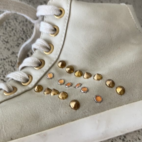 HI-TOPS BEIGE STUDDED ATHLETIC SHOES - Picture 2 of 6